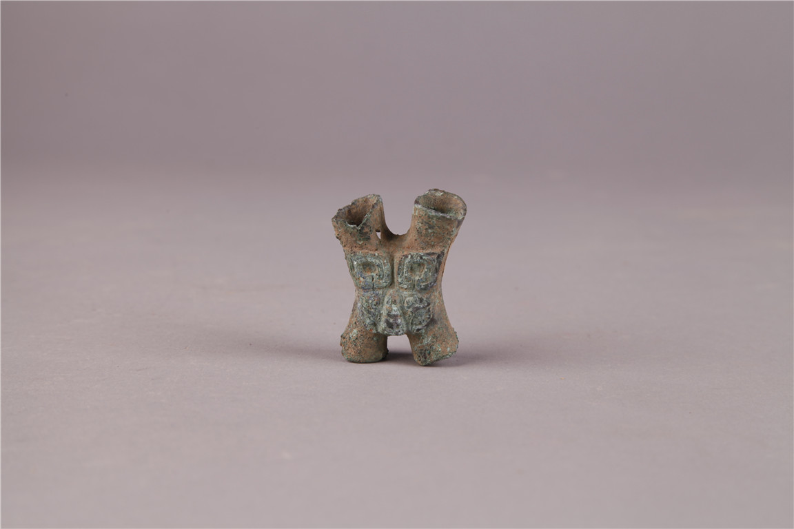 西周应国“X”形兽面纹铜节约 00800	